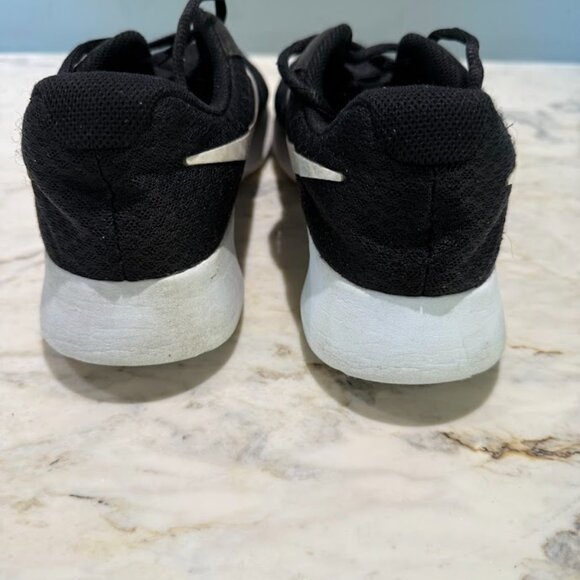 Nike Tanjun Black and White Running Shoe, Size 8 - Picture 5 of 6